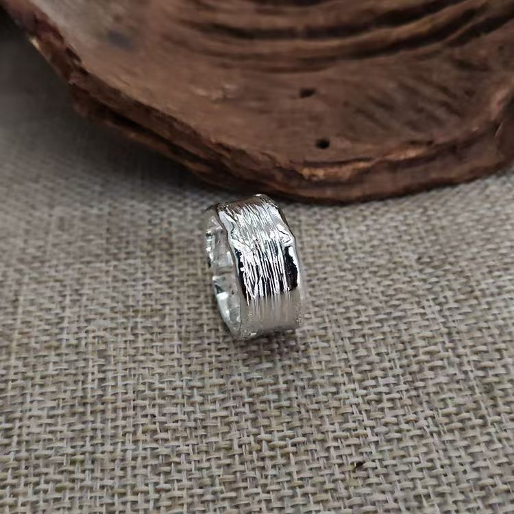 Silver / Adjustable Opening
