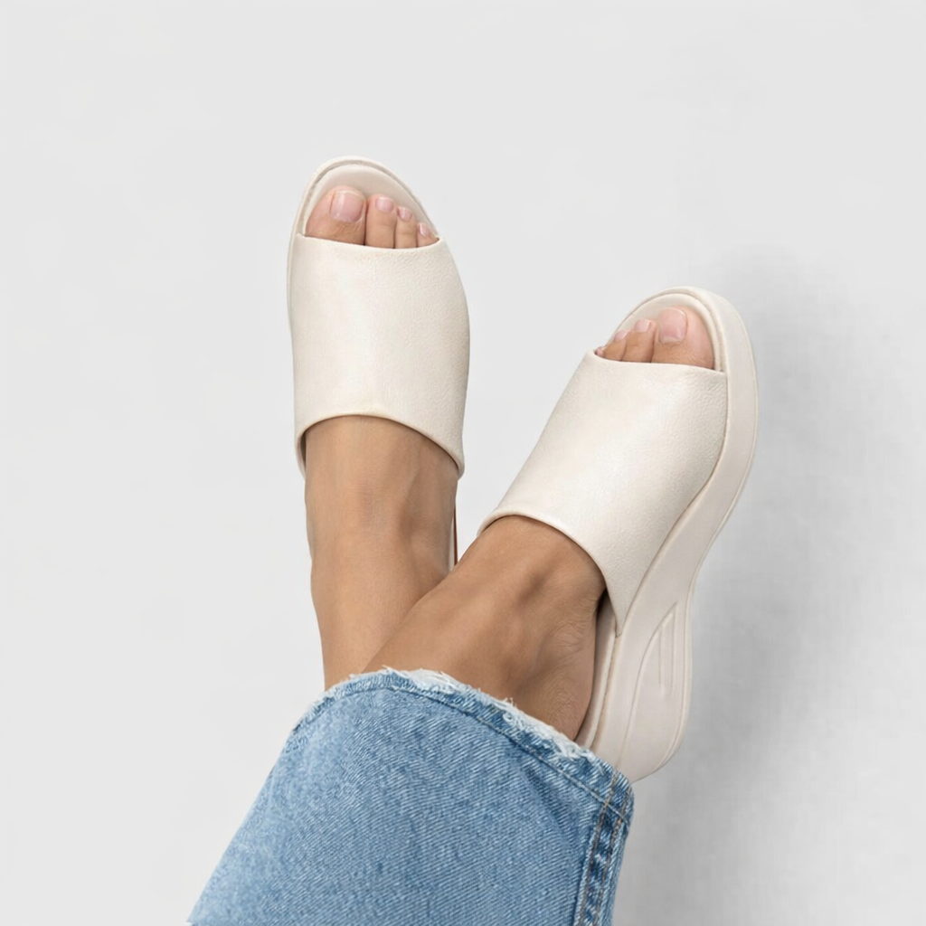 White / 10.5 US | 42 EU