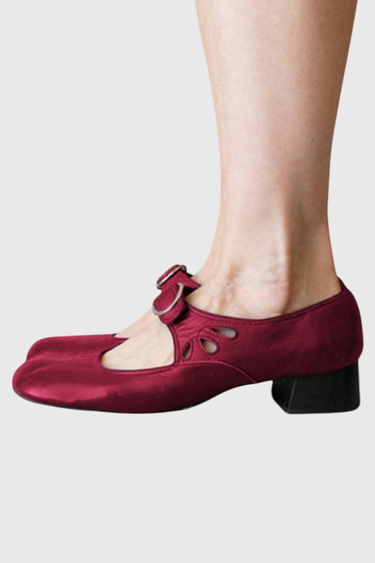 Red / 12 US | 43 EU