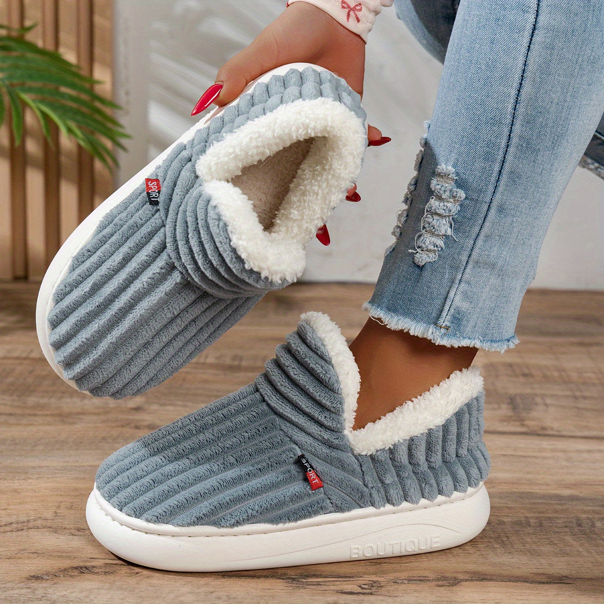 Light Blue / 12 (US) 43 (EU)