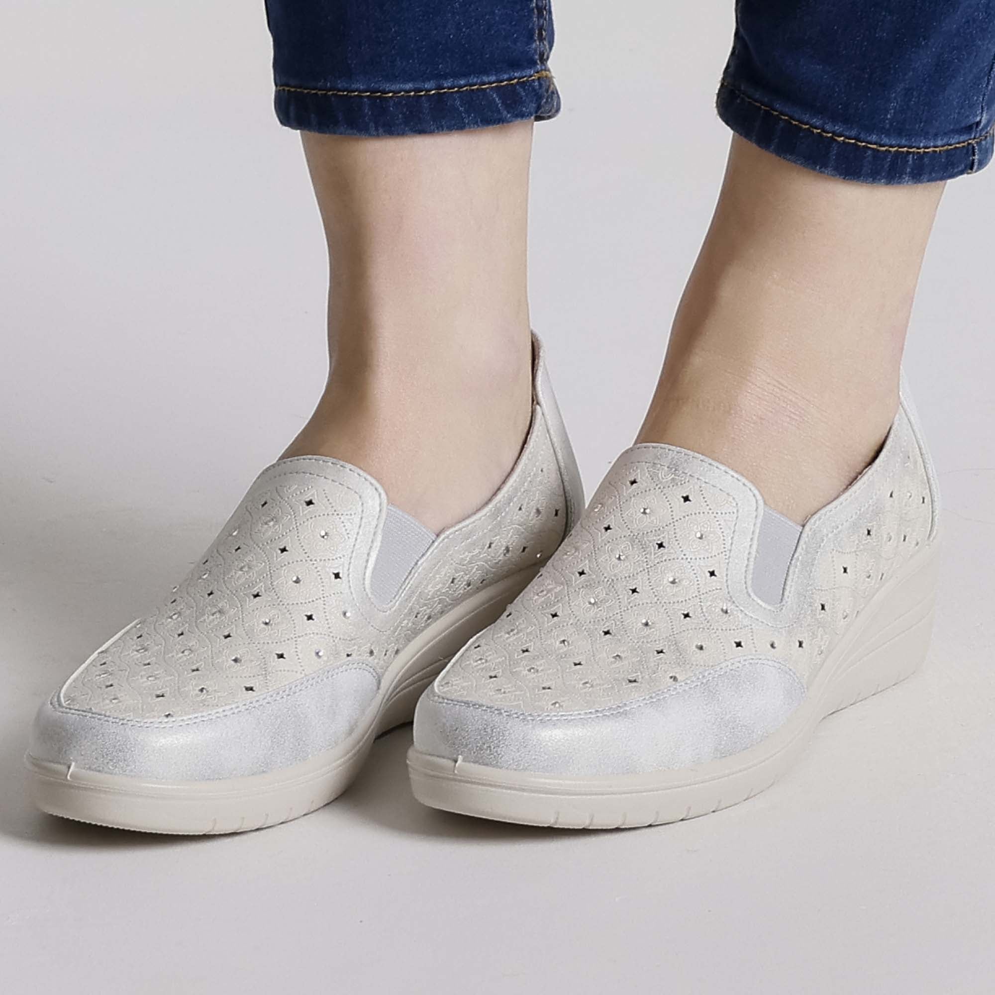 White / 41